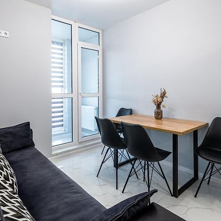 Avalon Time Apartment Lviv Buitenkant foto