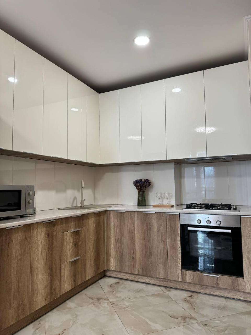Avalon Time Apartment Lviv Buitenkant foto